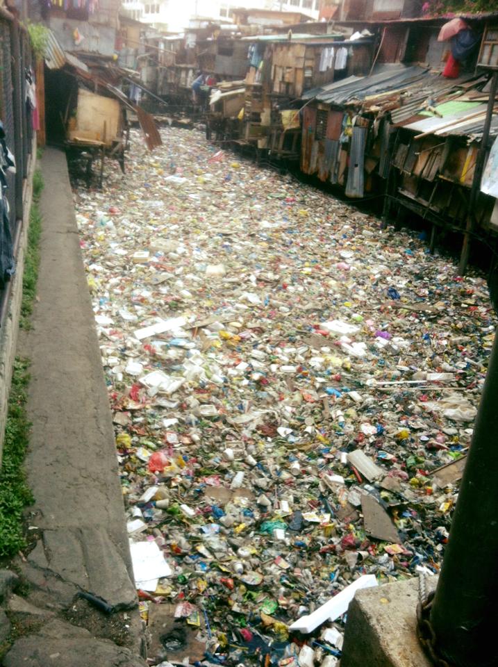 LOOK A Netizen shares disgusting photos of a “river full of trash” When In Manila