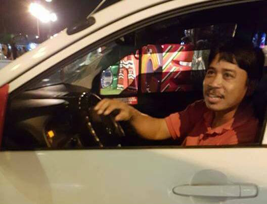 READ Netizen Leaves Expensive Phone in Taxi, Honest Driver Returns It!