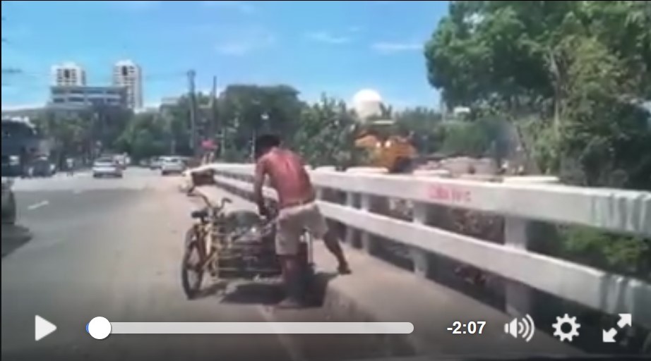 Caught on Video: Motorist Catches a Guy Throwing Bags and Bags of Trash Over a Bridge