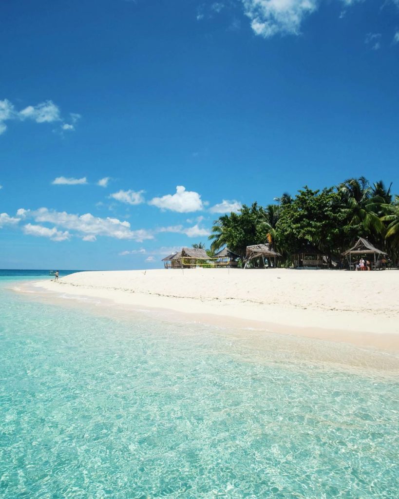 10 Beautiful Naked Islands and Beaches to Visit in the Philippines ...