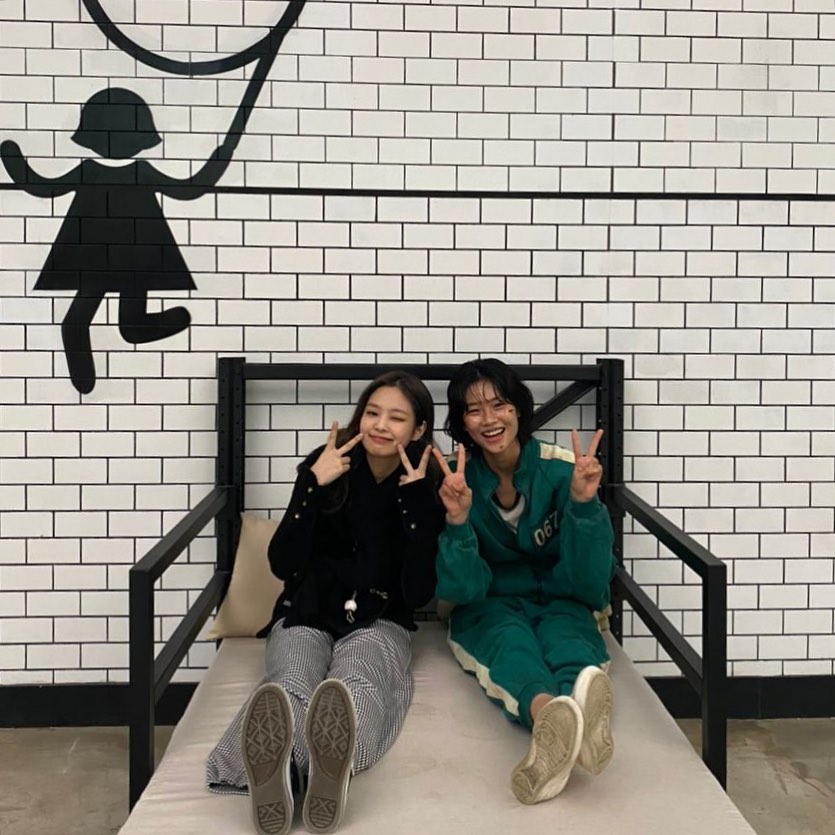 LOOK: Blackpink Jennie on the Set of Squid Game With Star HoYeon Jung ...